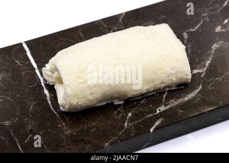 Gerinnte Creme. Frische Milchcreme. Täglich frische Kuhcreme. Nahaufnahme. Stockfoto