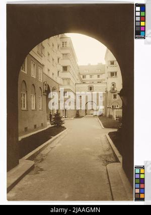 12., Längenfeldgasse 68 / Karl-Löwe-Gasse (ursprünglich Neuwallgasse) 17-19 / Aßmayergasse 63 / Murlingengasse 32-34-Fuchsenfeldhof-Hofansicht. Carl (Karl) Zapletal (1876-1941), Fotograf Stockfoto