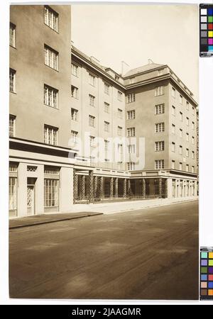 8., Albertgasse 13-17 - Ludo-Hartmann-Hof. Carl (Karl) Zapletal (1876-1941), Fotograf Stockfoto