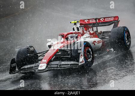 Monaco. 29.. Mai 2022. MONTE-CARLO - Guanyu Zhou (24) auf dem Alfa Romeo C40 während der Formationsrunde des Grand Prix von Monaco F1 auf dem Circuit de Monaco am 29. Mai 2022 in Monte-Carlo, Monaco. REMKO DE WAAL Kredit: ANP/Alamy Live News Stockfoto