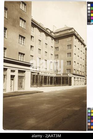 8., Albertgasse 13-17 - Ludo-Hartmann-Hof. Carl (Karl) Zapletal (1876-1941), Fotograf Stockfoto