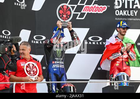 Mugello International Circuit, Scarperia (FI), Italien, 29. Mai 2022, Quartararo Fabio Fra Monster Energy Yamaha MotoGP Yamaha feiert den zweiten Platz Stockfoto