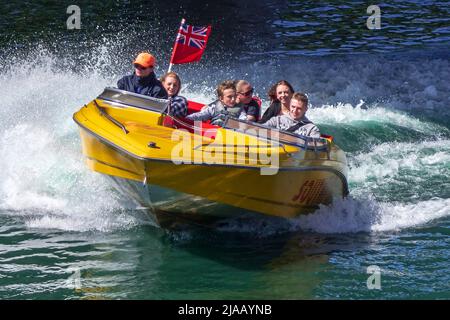 Southport Marine Lake. Schnellboot mit Jetboot. Stockfoto