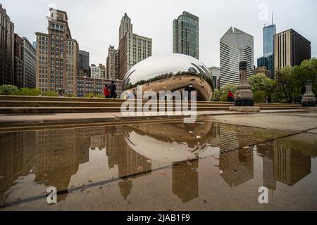 Cloud Gate aka The Bean, Skulptur im Millennium Park, Chicago, IL, USA Stockfoto