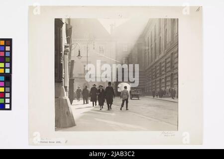 1., Reitschulgasse - Allgemein - Blick vom Michaelerplatz auf Stallburg und den Durchgang der Redouutensa-Altrakt. Franz Holluber (1858-1942), Fotograf Stockfoto