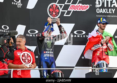 Quartararo Fabio Fra Monster Energy Yamaha MotoGP Yamaha feiert den zweiten Platz während des Gran Premio dâ&#x80;&#X99;Italia Oakley Race, MotoGP Weltmeisterschaft in Scarperia (FI), Italien, Mai 29 2022 Stockfoto