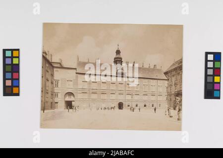 1., Burg - im Schloss (ehemals Franzenplatz) - Amalienburg (belebt). Johann Stauda (1853-1893), Fotograf Stockfoto