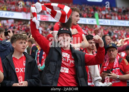 London, Großbritannien. 29.. Mai 2022. Fans des Nottingham Forest beim Sky Bet Championship-Spiel im Wembley Stadium, London. Bildnachweis sollte lauten: Paul Terry/Sportimage Kredit: Sportimage/Alamy Live News Stockfoto