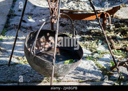 Römische Lagerfeuer oder transportable Lagerfeuer, die in der Vergangenheit für gesellschaftliche Ereignisse für die Bevölkerung genutzt wurden. Stockfoto