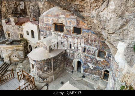 Im Inneren der Felskirche im Sumela-Kloster in Trabzon, Türkei Stockfoto