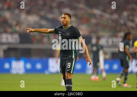 Arlington, Texas, USA. 28.. Mai 2022. 28.Mai 2022. Cyriel Paul Dessers (9) aus Nigeria während eines freundschaftlichen FÃºtbol-Matches zwischen Mexiko und Nigeria im ATT Stadium in Arlington, Texas, USA. (Bild: © Ralph Lauer/ZUMA Press Wire) Stockfoto