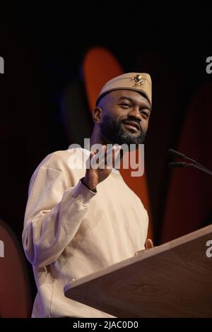 Hay-on-Wye, Wales, Großbritannien. 29.. Mai 2022. Inua Ellams, Theresa Lola, Monica Dolan, Stephen Fry, Simone Kirby, Lesley Sharp, Julian Clary und David Harewood beim Hay Festival 2022, Wales. Quelle: Sam Hardwick/Alamy. Stockfoto