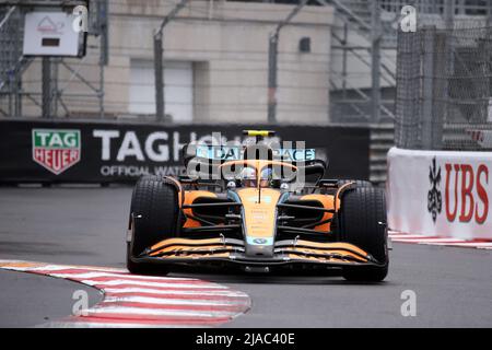 Monte Carlo, Monaco. 29.. Mai 2022. Lando Norris von McLaren auf der Rennstrecke während des Formel 1 Monaco Grand Prix 2022 auf dem Circuit de Monaco am 29. Mai 2022 in Monte-Carlo, Monaco. Quelle: Marco Canoniero/Alamy Live News Stockfoto