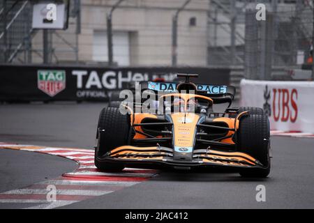 Monte Carlo, Monaco. 29.. Mai 2022. Daniel Ricciardo von McLaren auf der Rennstrecke während des Formel 1 Monaco Grand Prix 2022 auf dem Circuit de Monaco am 29. Mai 2022 in Monte-Carlo, Monaco. Quelle: Marco Canoniero/Alamy Live News Stockfoto