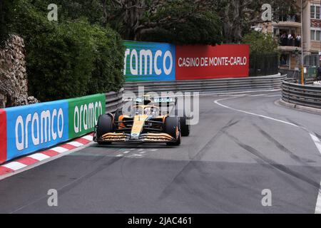 Monte Carlo, Monaco. 29.. Mai 2022. Lando Norris von McLaren auf der Rennstrecke während des Formel 1 Monaco Grand Prix 2022 auf dem Circuit de Monaco am 29. Mai 2022 in Monte-Carlo, Monaco. Quelle: Marco Canoniero/Alamy Live News Stockfoto