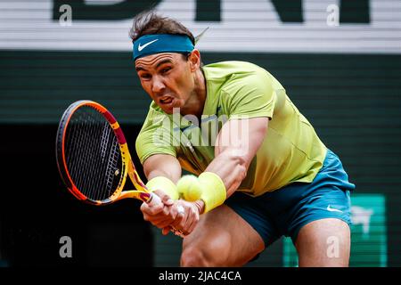 Paris, Frankreich, Frankreich. 29.. Mai 2022. RAFAEL NADAL aus Spanien in Aktion während des French Open Tennisturniers im Roland-Garros Stadion. (Bild: © Matthieu Mirville/ZUMA Press Wire) Bild: ZUMA Press, Inc./Alamy Live News Stockfoto