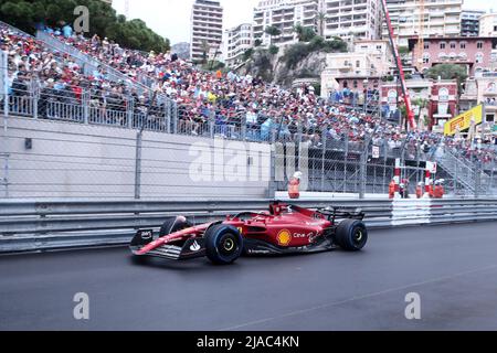 Monaco. 29.. Mai 2022. Monte Carlo, Monaco. 29.. Mai 2022. Charles Leclerc von der Scuderia Ferrari auf der Rennstrecke während des Formel 1 Grand Prix von Monaco 2022 auf dem Circuit de Monaco am 29. Mai 2022 in Monte-Carlo, Monaco. Kredit: Marco Canoniero/Alamy Live Nachrichten Gutschrift: Marco Canoniero/Alamy Live Nachrichten Stockfoto