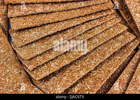 Knusprig dünne Roggenbrotstapel zum Essen als Hintergrund für Lebensmittel. Stockfoto