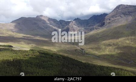 Luftaufnahme der Cullin Hills auf der Isle of Skye, Schottland, Großbritannien Stockfoto