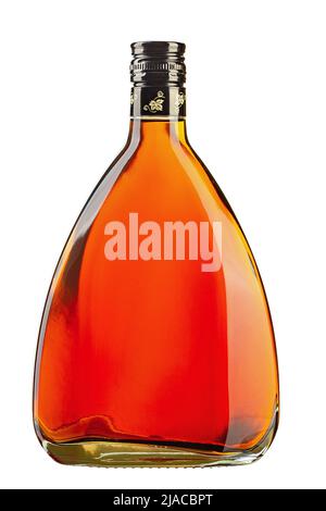 Flasche Bernstein Farbe Premium Alkohol, isoliert auf weißem Hintergrund. Ideal für Mock-up von Whisky, Brandy, Cognac oder Rum-Design. Datei enthält Beschneidung Stockfoto