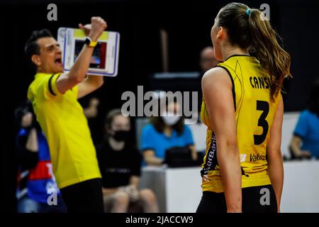 05-04-2022 Istanbul-Türkei: Vakıfbank Sultans League Match, Teamcoach: Giovanni Guidetti Stockfoto