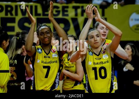 05-04-2022 Istanbul-Türkei: Vakıfbank Sultans League Match, Teamspieler: Chiaka Ogbogu, Gabriela Braga Guimaraes Stockfoto