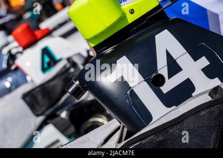 Indianapolis, Indiana, USA. 29.. Mai 2022. Crew-Mitglieder von AJFoyt Racing bereiten ihren Rennwagen The Indianapolis 500 in Indianapolis, Indiana, USA, vor. (Bild: © Walter G. Arce Sr./ZUMA Press Wire) Stockfoto
