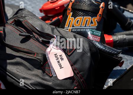 Indianapolis, Indiana, USA. 29.. Mai 2022. Crew-Mitglieder von AJFoyt Racing bereiten ihren Rennwagen The Indianapolis 500 in Indianapolis, Indiana, USA, vor. (Bild: © Walter G. Arce Sr./ZUMA Press Wire) Stockfoto