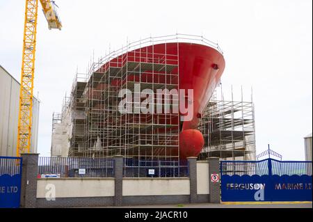 Port Glasgow, Schottland, Großbritannien, Mai 8. 2022, Ferguson Marine Werft und der Fortschritt der neuen Calmac Fähre namens Glen Sannox Stockfoto