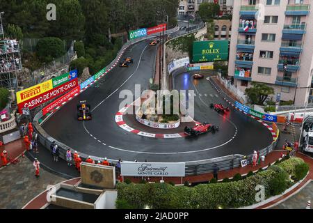 Monaco. 29.. Mai 2022. Start des Rennens, Abfahrt, unter Sicherheitsfahrzeug, 16 LECLERC Charles (mco), Scuderia Ferrari F1-75, 55 SAINZ Carlos (Spa), Scuderia Ferrari F1-75, 11 PEREZ Sergio (mex), Red Bull Racing RB18, 01 VERSTAPPEN Max (nld), Red Bull Racing RB18, Aktion während des Formel 1 Grand Prix de Monaco 2022, 7. Runde der FIA Formel 1 Weltmeisterschaft 2022, auf dem Circuit de Monaco, vom 27. Bis 29. Mai 2022 in Monte-Carlo, Monaco - Foto Antonin Vincent / DPPI Stockfoto