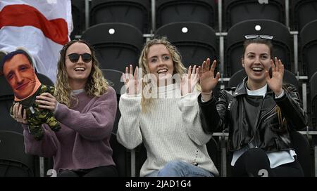 Stratford, Großbritannien. 29.. Mai 2022. England V Spanien Damen FIH Pro League. Lee Valley Hockey Center. Stratford. Fans singen während des England V Spanien Frauen FIH Pro League Hockey Match. Kredit: Sport In Bildern/Alamy Live Nachrichten Stockfoto