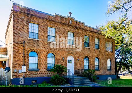 Die St. Margaret’s Catholic High School ist auf dem Gelände der St. Margaret Catholic Church am 1. März 2022 in Bayou La Batre, Alabama, abgebildet. Stockfoto