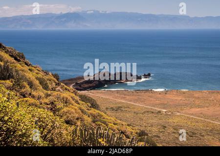 Leuchtturm Punta de Teno und die Insel Gomera im Hintergrund, Teneriffa, Kanarische Inseln, Spanien Stockfoto