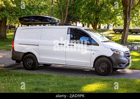 Bridgeport, WA. USA - 05-10-2022: Mercedes Metris Van auf dem Campground Stockfoto