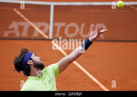 BARCELONA - APR 20: Nikoloz Basilashvili im Einsatz während des Barcelona Open Banc Sabadell Tennisturniers im Real Club De Tenis Barcelona am April Stockfoto