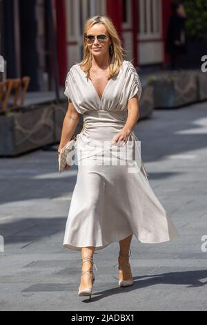 Prominente, die nach ihrer Radiosendung in den Global Studios auf dem Leicester Square zu sehen waren.Featuring: Amanda Holden wo: London, Großbritannien Wann: 23 Jun 2021 Credit: Phil Lewis/WENN Stockfoto