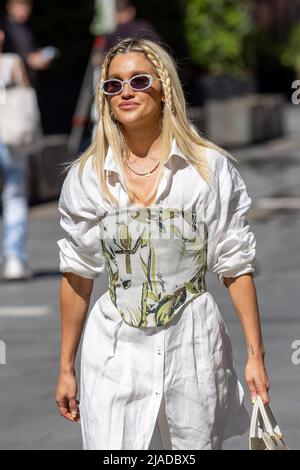 Prominente, die nach ihrer Radiosendung in den Global Studios auf dem Leicester Square zu sehen waren.Featuring: Ashley Roberts wo: London, Großbritannien Wann: 23 Jun 2021 Credit: Phil Lewis/WENN Stockfoto