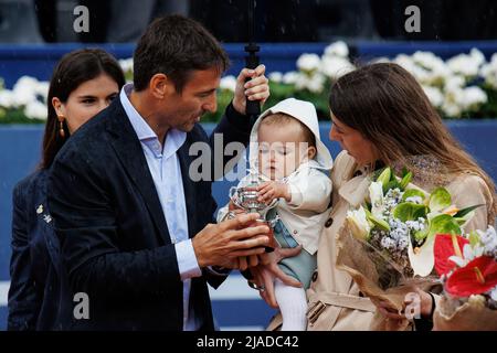 BARCELONA - APR 20: Tommy Robredo und seine Familie bei seiner Pensionierung beim Barcelona Open Banc Sabadell Tennisturnier im Real Club De Teni Stockfoto