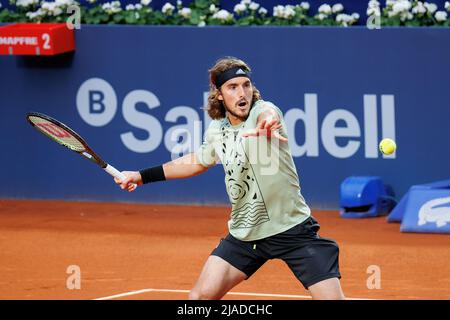 BARCELONA - APR 20: Stefanos Tsitsipas im Einsatz während des Barcelona Open Banc Sabadell Tennisturniers im Real Club De Tenis Barcelona am 20. April Stockfoto