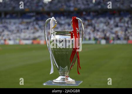 Paris, Frankreich. 28.. Mai 2022. Der European Champion Clubs' Cup vor dem UEFA Champions League-Finale zwischen dem FC Liverpool und Real Madrid im Stade de France. Endergebnis; Real Madrid 1:0 Liverpool. Kredit: SOPA Images Limited/Alamy Live Nachrichten Stockfoto