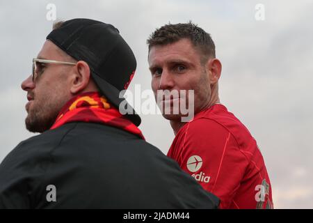 Liverpool, Großbritannien. 29.. Mai 2022. James Milner #7 von Liverpool während der Open-Top-Busparade in Liverpool, Großbritannien am 5/29/2022. (Foto von James Heaton/News Images/Sipa USA) Quelle: SIPA USA/Alamy Live News Stockfoto