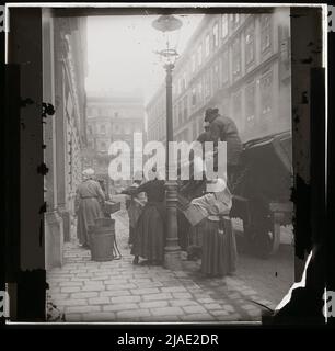 Straßenszene mit Dungbauern. Emil Mayer (1871-1938), Fotograf Stockfoto