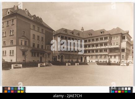 9., Sobieskigasse 31 / Lustkandlgasse 50 / Ayrenhoffgasse 9 - Übernahme von Kindern - Hof-/Gartenblick. Carl (Karl) Zapletal (1876-1941), Fotograf Stockfoto