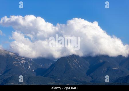 Sommerlandschaft in La Cerdanya, Pyrenäen, Katalonien, Spanien. Stockfoto