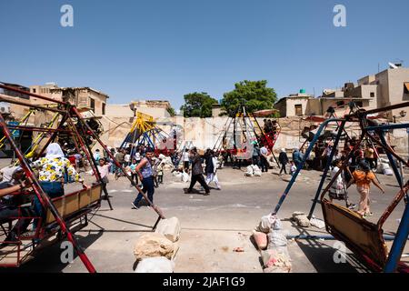 Damaskus, Syrien - Mai, 2022: Kinder spielen auf dem Straßenfest, Kinder genießen den Urlaub nach dem Ramadan (Eid Al Fitr), Damaskus Stockfoto