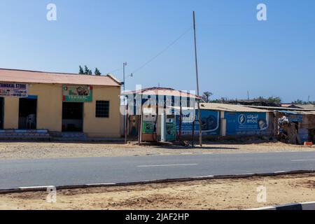 Alte Tankstelle im Stadtzentrum von Berbera Stockfoto