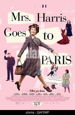 LESLEY MANVILLE IN MRS. HARRIS GOES TO PARIS (2022), REGIE ANTHONY FABIAN. Kredit: Moonriver Inhalt / Album Stockfoto