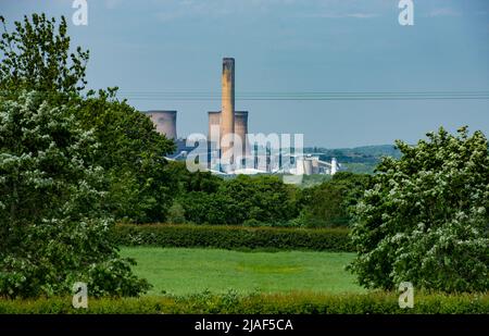 Fiddlers Ferry Power Station, ein stillgelegtes Kohlekraftwerk in Warrington, Ceshire, Nordwestengland, Großbritannien. Stockfoto