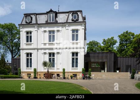Stadt Luxemburg, Mai 2022. Außenansicht des Kulturzentrums Villa Vauban im Stadtzentrum Stockfoto