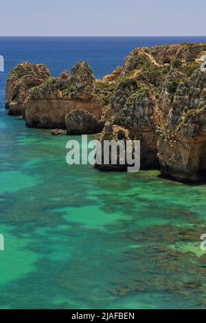 Steile Klippen-Ostufer des Ponta da Piedade Point. Lagos-Portugal-273 Stockfoto